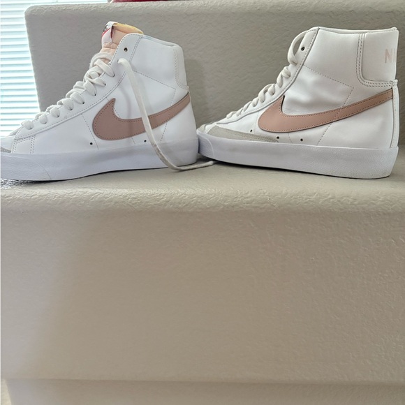Women’s Nike Blazer MD 77 Vintage High Too Sneakers - Picture 4 of 15